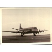 - FOTO DEGLI ANNI '50 - AEROPLANO IN PARTENZA IN AEROPORTO 