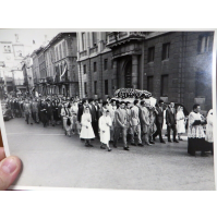 - FOTOGRAFIA ANNI 50 - FUNERALE - - PROCESSIONE - 23,5 X 17,5 CM -