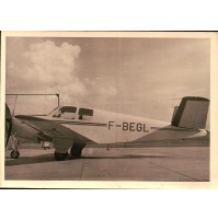 - FOTOGRAFIA  ANNI '60 / AEROPLANO NELL'AEROPORTO DI VILLANOVA D'ALBENGA C13-989