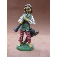 -- STATUINA DEL PRESEPE IN PLASTICA - SUONATORE DI TROMBA -