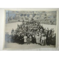 1930ca - FOTO DI GROSSO GRUPPO DI PERSONE IN VISITA AL COLOSSEO DI ROMA - 