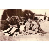 1930ca - GRUPPO DI BAMBINI E ADULTI AL MARE -