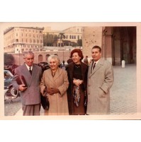 1960ca FOTO DI GRUPPO - TURISTI A ROMA -  (C12-20)