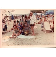 1963 FOTO DI GRUPPO - TURISTIIN SPIAGGIA A SANREMO  (C12-23)