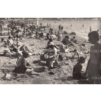 ALASSIO 1970ca - FOTO DI BAGNANTI E VENDITORE AMBULANTE AL MARE -