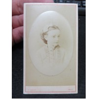 ANTICA FOTO CARTONATA - BAMBINA INGLESE - LEEDS - 6,2 X 10,2 Cm -