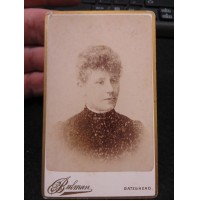 ANTICA FOTO CARTONATA - RAGAZZA INGLESE - BULMAN GATESHEAD - 6,2 X 10,2 Cm -