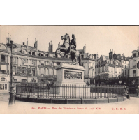 CARTE POSTALE - PARIS - PLACE DES VICTOIRES ET STATUE  - CARTOLINA DI PARIGI