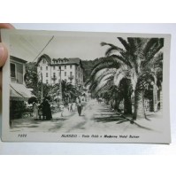 CARTOLINA DI ALASSIO ( SAVONA ) VIALE GIBB E MODERNO HOTEL SUISSE 1930  5-129