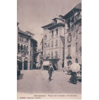 CARTOLINA DI DOMODOSSOLA PIAZZA DEL MERCATO E VIA BRIONE ** BELLISSIMA ** C4-194