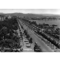 CARTOLINA DI LA SPEZIA GIARDINI E PASSEGGIATA A MARE  1958 C1-313