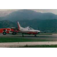 FOTO - AEROPLANO IN AEROPORTO DI VILLANOVA D'ALBENGA - AEROMOBILE - C15-1373