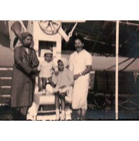 FOTO ANNI '50 - FAMIGLIA SU NAVE O TRAGHETTO 