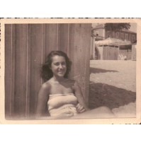 FOTO ANNI '50 --- RAGAZZA AL MARE  --- C16-238