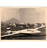 FOTO ANNI '60 -  ALIANTE POSTEGGIATO IN AEROPORTO 