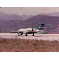 FOTO ANNI '70 - AEROPLANO IN AEROPORTO DI VILLANOVA D'ALBENGA - C15-1047