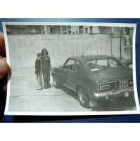 FOTO ANNI '70 - MAMMA E FIGLIO E AUTOMOBILE FORD CAPRI - 