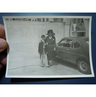 FOTO ANNI '70 - MAMMA E FIGLIO E AUTOMOBILE FORD CAPRI - -