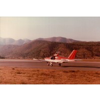 FOTO ANNI '80 - AEREOPLANO NELL'AEROPORTO DI VILLANOVA D'ALBENGA -