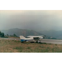 FOTO ANNI '80 - AEROPLANO IN AEROPORTO DI VILLANOVA D'ALBENGA - C15-1059