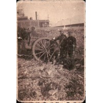 FOTO CON OPERAI AL LAVORO SU UN CARRO DI LEGNO 1920ca (C4-1964)