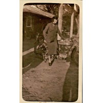 FOTO DEL 1920ca - RAGAZZA CON MOTOCICLETTA 