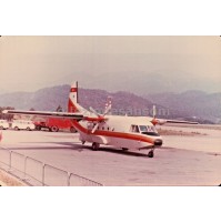 FOTO DI AEROPLANO IN AEROPORTO DI VILLANOVA D'ALBENGA ANNI '70 - C4-2505