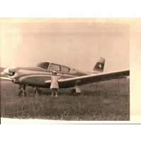 FOTO DI AEROPLANO IN AEROPORTO DI VILLANOVA D'ALBENGA - CON BAMBINA -