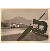 FOTO DI AEROPORTO EUROPEO CON AEROPLANO PASSEGGERI - 1950ca
