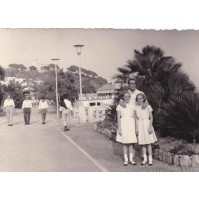 FOTO DI BAMBINE SUL LUNGOMARE DI  CELLE LIGURE SAVONA ANNI '60 19-140A