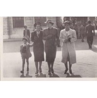FOTO DI PERSONE A SAVONA DAVANTI AL COMUNE 1937 19-141