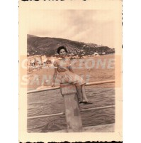 FOTO DI RAGAZZA SUL MOLO DI ALASSIO ESTATE 1953  C9-78