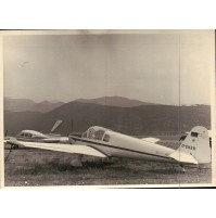 FOTOGRAFIA  ANNI '60 AEROPLANO IN AEROPORTO VILLANOVA D'ALBENGA - 3-203/11