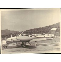 FOTOGRAFIA  ANNI '60 AEROPLANO IN AEROPORTO VILLANOVA D'ALBENGA - 3-203/9