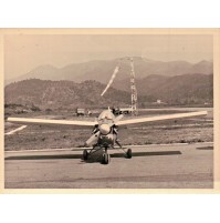 FOTOGRAFIA  ANNI '60 - - AEROPLANO NELL'AEROPORTO DI VILLANOVA D'ALBENGA - 