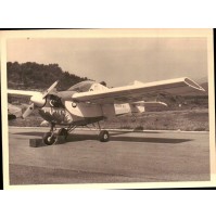 FOTOGRAFIA  ANNI '60 - - AEROPLANO NELL'AEROPORTO DI VILLANOVA D'ALBENGA - -