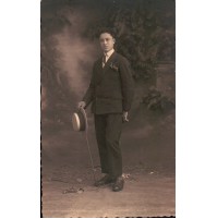 FOTOGRAFIA DI RAGAZZO CON BASTONE E CAPPELLO DI PAGLIA - 1930ca