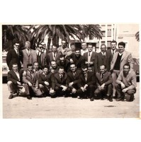 VERA FOTO GRUPPO DI PERSONE IN POSA AD ALBENGA DAVANTI OSPEDALE ANNI '50 C4-1411