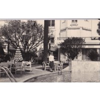 VERA FOTO SU CARTOLINA DI CANNES FRANCIA FRANCE PISCINA MAJESTIC 1966 13-17